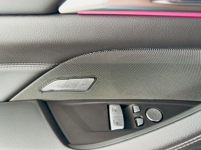 M版 配備~I-KEY/摸門/盲點/車道偏離/雙電動座椅/電動尾門/CARPLAY/360環景/曲線螢幕(北安店)  第16張相片