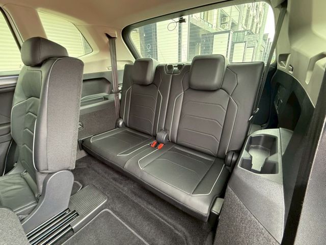 330 TSI 配備~I-KEY/摸門/雙電動記憶座椅/加熱座椅/電動尾門/360環景/車道偏離 (整備中需事先預約)  第6張相片