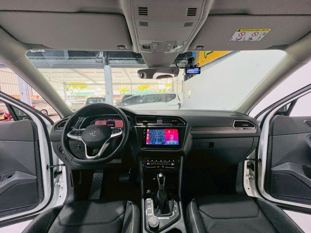 330 TSI 配備~I-KEY/摸門/雙電動記憶座椅/加熱座椅/電動尾門/360環景/車道偏離 (整備中需事先預約)  第7張相片
