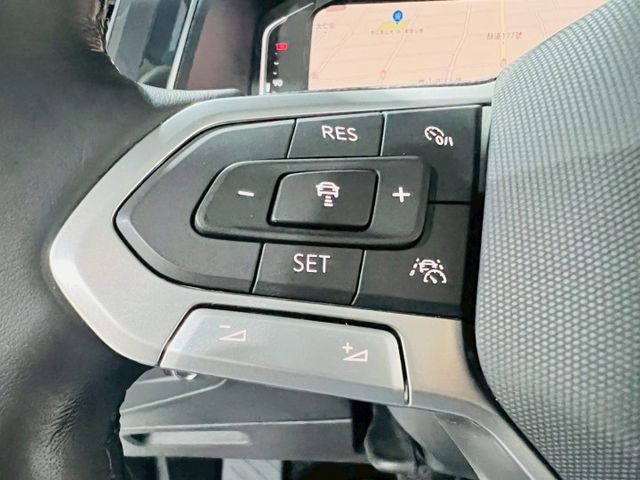 330 TSI 配備~I-KEY/摸門/雙電動記憶座椅/加熱座椅/電動尾門/360環景/車道偏離 (整備中需事先預約)  第13張相片