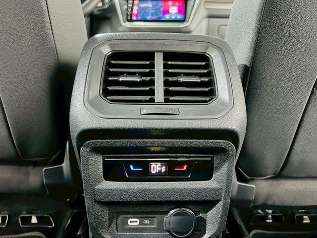 330 TSI 配備~I-KEY/摸門/雙電動記憶座椅/加熱座椅/電動尾門/360環景/車道偏離 (整備中需事先預約)  第15張相片