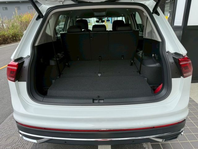 330 TSI 配備~I-KEY/摸門/雙電動記憶座椅/加熱座椅/電動尾門/360環景/車道偏離 (整備中需事先預約)  第16張相片
