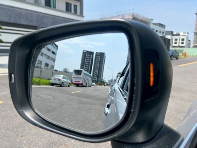 i-S EyeSight 配備~I-KEY/雙電動座椅/單記憶椅/盲點/換檔撥片/電動尾門/怠速  (整備中需事先預約)  第13張相片