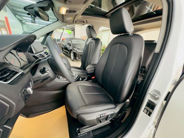 配備~I-KEY/摸門/車道偏離/腳踢尾門/抬頭顯示器/雙電動座椅/單記憶椅/倒車顯影/衛星導航 全車原鈑件 (北安店)  第4張相片