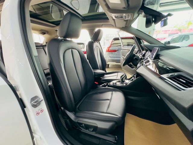 配備~I-KEY/摸門/車道偏離/腳踢尾門/抬頭顯示器/雙電動座椅/單記憶椅/倒車顯影/衛星導航 全車原鈑件 (北安店)  第6張相片
