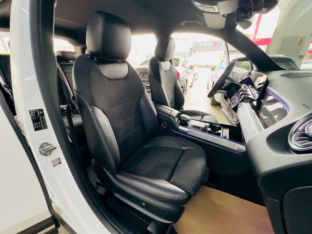 配備~I-KEY/摸門/盲點/CARPLAY/雙電動記憶座椅/電動尾門/換檔撥片/LED頭燈/AMG 原鈑件 (北安店)  第6張相片