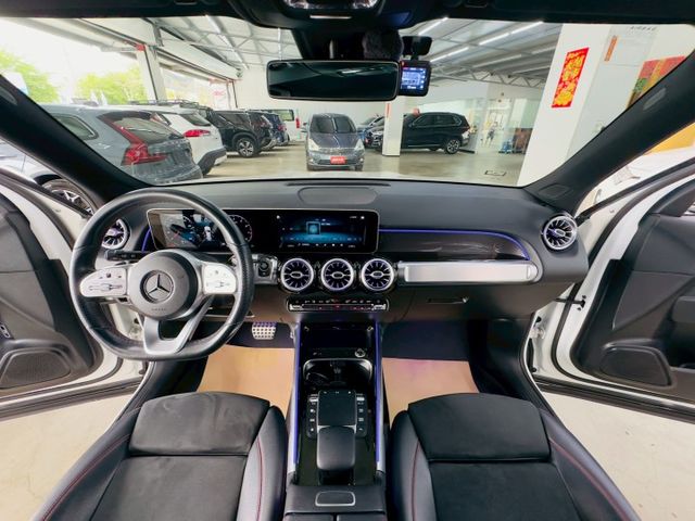 配備~I-KEY/摸門/盲點/CARPLAY/雙電動記憶座椅/電動尾門/換檔撥片/LED頭燈/AMG 原鈑件 (北安店)  第8張相片