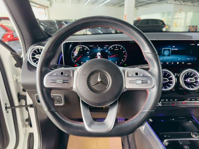 配備~I-KEY/摸門/盲點/CARPLAY/雙電動記憶座椅/電動尾門/換檔撥片/LED頭燈/AMG 原鈑件 (北安店)  第9張相片