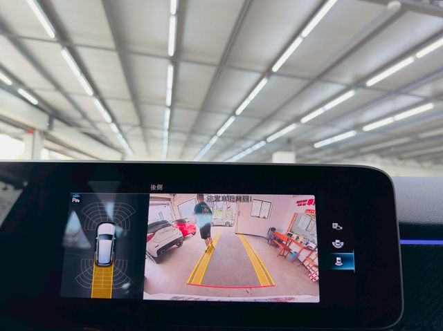 配備~I-KEY/摸門/盲點/CARPLAY/雙電動記憶座椅/電動尾門/換檔撥片/LED頭燈/AMG 原鈑件 (北安店)  第10張相片