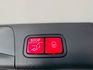 配備~I-KEY/摸門/盲點/CARPLAY/雙電動記憶座椅/電動尾門/換檔撥片/LED頭燈/AMG 原鈑件 (北安店)  第16張縮圖