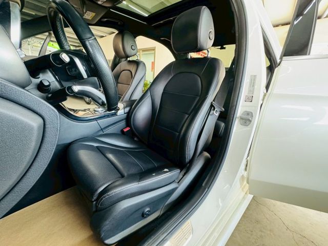 AMG 配備~I-KEY/摸門/天窗/倒車顯影/衛星導航/雙電動記憶座椅/怠速/定速/恆溫 全車原鈑件 (北安店)  第4張相片