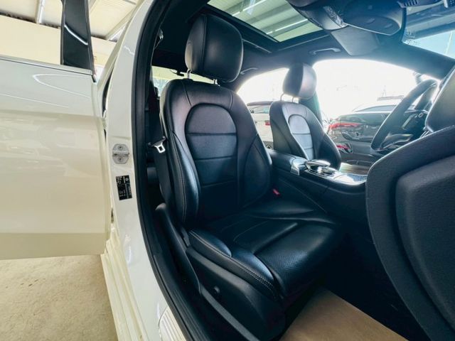 AMG 配備~I-KEY/摸門/天窗/倒車顯影/衛星導航/雙電動記憶座椅/怠速/定速/恆溫 全車原鈑件 (北安店)  第6張相片