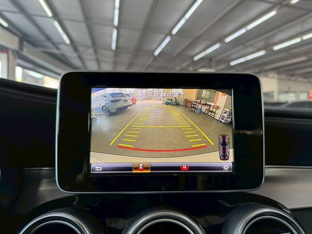 AMG 配備~I-KEY/摸門/天窗/倒車顯影/衛星導航/雙電動記憶座椅/怠速/定速/恆溫 全車原鈑件 (北安店)  第10張相片