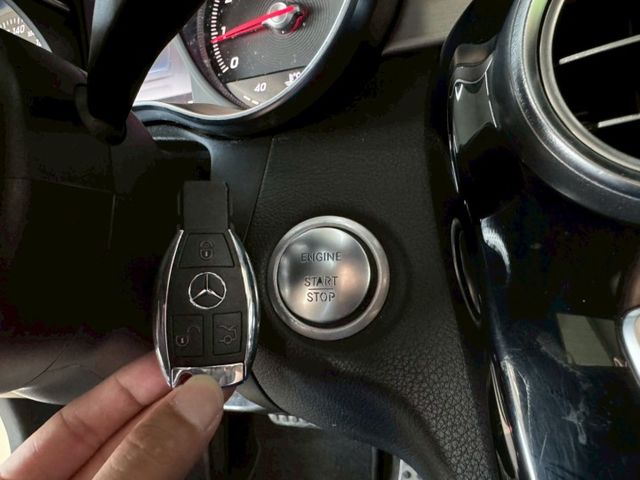 AMG 配備~I-KEY/摸門/天窗/倒車顯影/衛星導航/雙電動記憶座椅/怠速/定速/恆溫 全車原鈑件 (北安店)  第13張相片