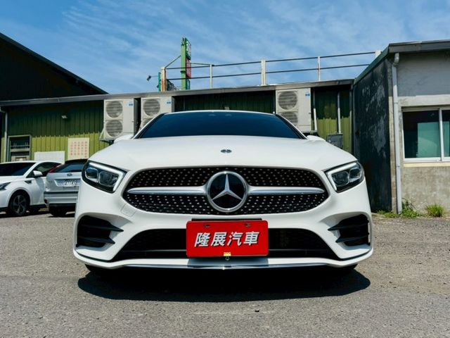 AMG 配備~I-KEY/摸門/雙電動記憶座椅/換檔撥片/怠速/CARPLAY/盲點/倒車顯影/ACC 原鈑件(北安店)  第2張相片