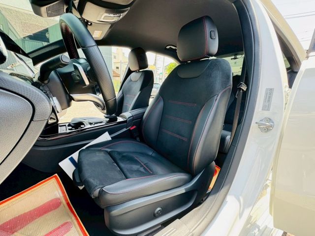 AMG 配備~I-KEY/摸門/雙電動記憶座椅/換檔撥片/怠速/CARPLAY/盲點/倒車顯影/ACC 原鈑件(北安店)  第4張相片