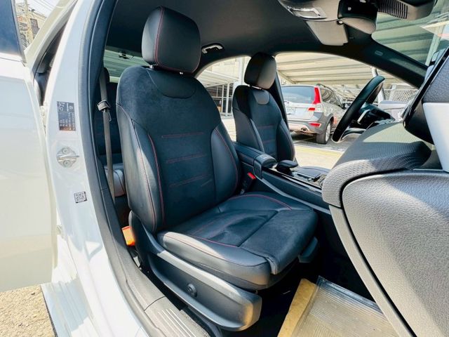 AMG 配備~I-KEY/摸門/雙電動記憶座椅/換檔撥片/怠速/CARPLAY/盲點/倒車顯影/ACC 原鈑件(北安店)  第6張相片