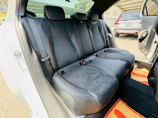 AMG 配備~I-KEY/摸門/雙電動記憶座椅/換檔撥片/怠速/CARPLAY/盲點/倒車顯影/ACC 原鈑件(北安店)  第7張相片