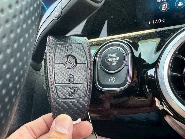 AMG 配備~I-KEY/摸門/雙電動記憶座椅/換檔撥片/怠速/CARPLAY/盲點/倒車顯影/ACC 原鈑件(北安店)  第12張相片