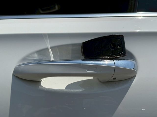 AMG 配備~I-KEY/摸門/雙電動記憶座椅/換檔撥片/怠速/CARPLAY/盲點/倒車顯影/ACC 原鈑件(北安店)  第13張相片