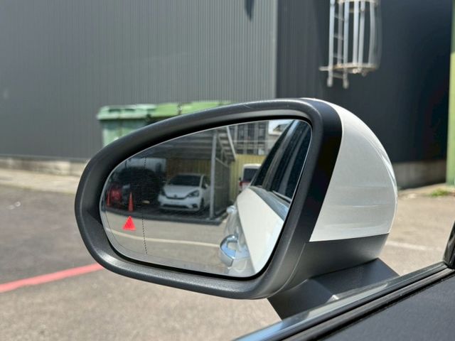 AMG 配備~I-KEY/摸門/雙電動記憶座椅/換檔撥片/怠速/CARPLAY/盲點/倒車顯影/ACC 原鈑件(北安店)  第15張相片
