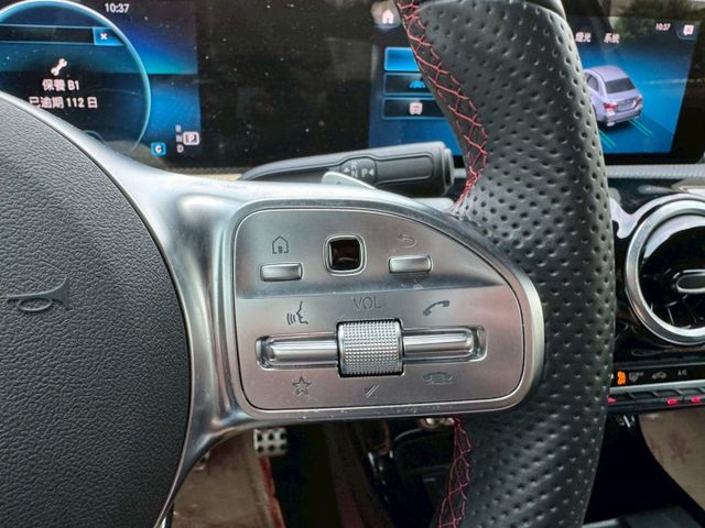 AMG 配備~I-KEY/摸門/雙電動記憶座椅/換檔撥片/怠速/CARPLAY/盲點/倒車顯影/ACC 原鈑件(北安店)  第17張相片