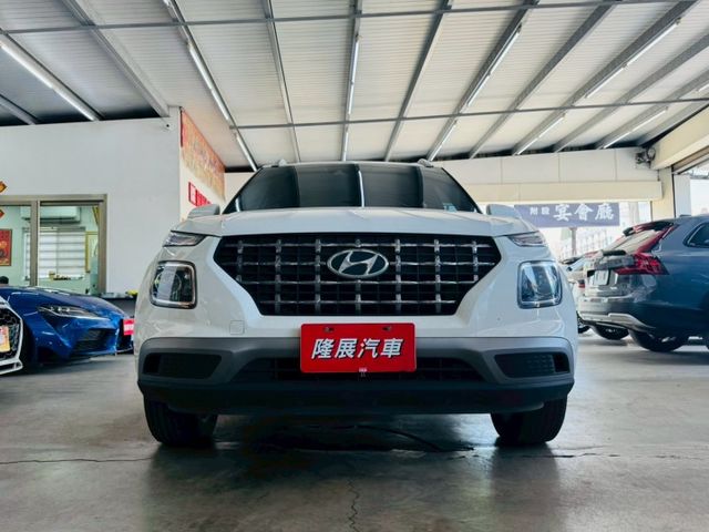 GLB版 配備~I-KEY/摸門/CARPLAY/無線充電板/車道偏離/倒車顯影/衛星導航/定速/防滑 (北安店)  第2張相片