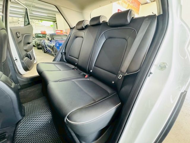 GLB版 配備~I-KEY/摸門/CARPLAY/無線充電板/車道偏離/倒車顯影/衛星導航/定速/防滑 (北安店)  第5張相片