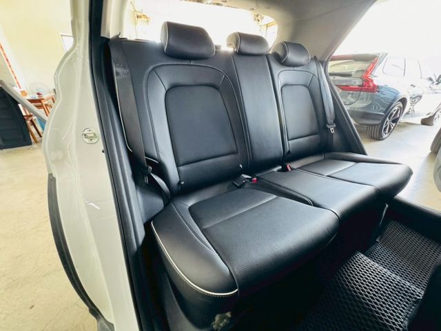 GLB版 配備~I-KEY/摸門/CARPLAY/無線充電板/車道偏離/倒車顯影/衛星導航/定速/防滑 (北安店)  第7張相片