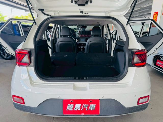 GLB版 配備~I-KEY/摸門/CARPLAY/無線充電板/車道偏離/倒車顯影/衛星導航/定速/防滑 (北安店)  第17張相片