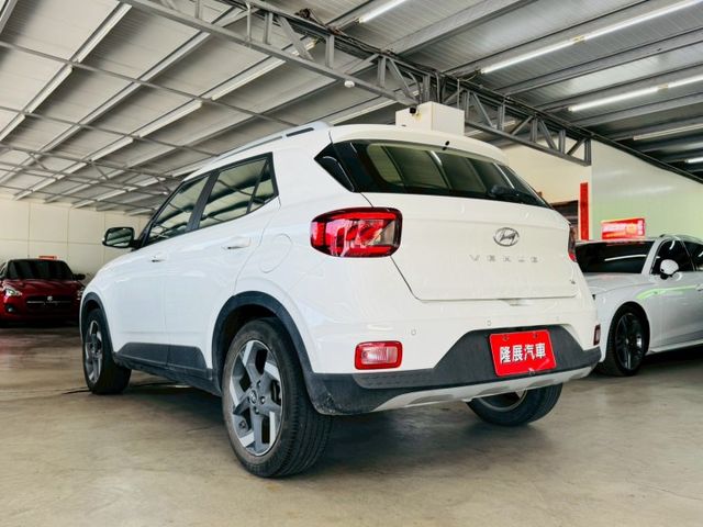 GLB版 配備~I-KEY/摸門/CARPLAY/無線充電板/車道偏離/倒車顯影/衛星導航/定速/防滑 (北安店)  第20張相片