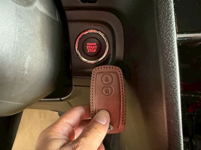 S版 配備~I-KEY/摸門/換檔撥片/車道偏離/CARPLAY/防追撞/胎壓/ACC/倒車顯影/防滑 (海佃店)  第12張相片