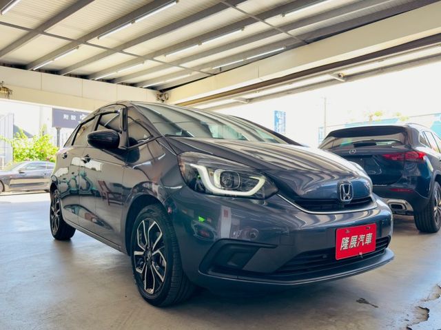 配備~I-KEY/摸門/CARPLAY/盲點/前後雷達/ACC/車道偏離/防滑/電動後視鏡/定速/LED頭燈 (北安店)  第3張相片
