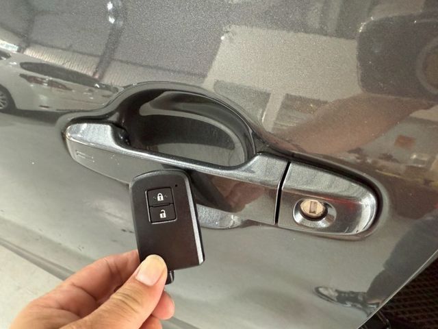 5人座豪華版 配備~I-KEY/摸門/防滑/車道偏離/防追撞/胎壓/ABS/快撥/恆溫 全車原鈑件 (海佃店)  第11張相片