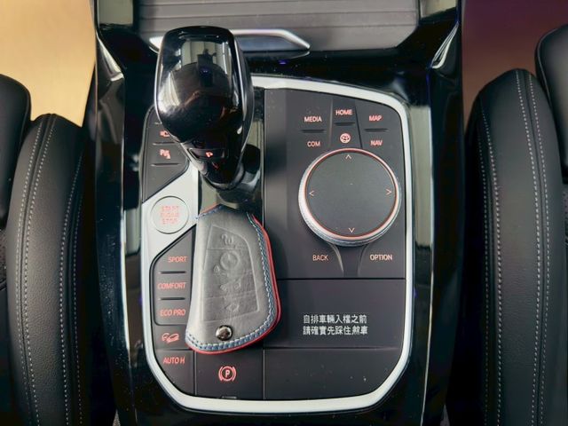 配備~I-KEY/摸門/抬頭顯示器/雙電動座椅/電動腳踢尾門/360環景/ACC/車道偏離/CARPLAY (北安店)  第13張相片