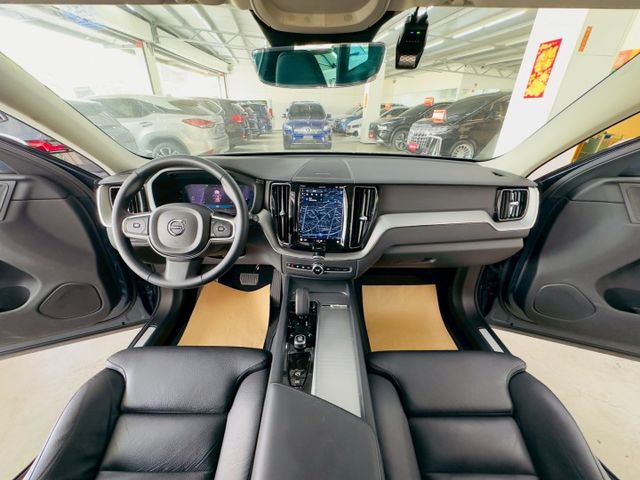 配備~I-KEY/摸門/盲點/360環景/ACC/車道偏離/HK音響/雙電動座椅/天窗/CARPLAY/HUD(北安店)  第8張相片