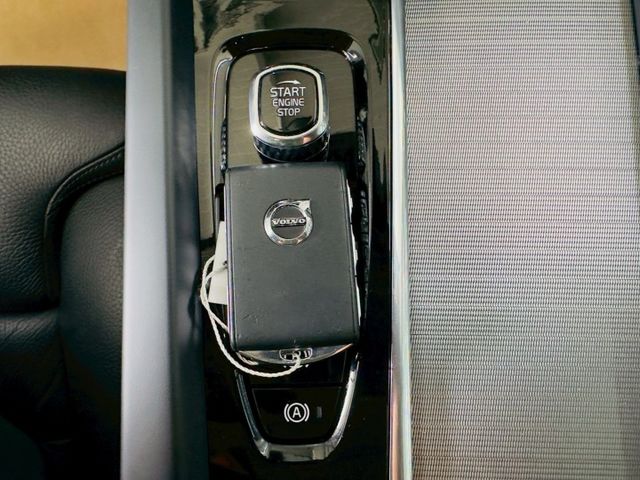 配備~I-KEY/摸門/盲點/360環景/ACC/車道偏離/HK音響/雙電動座椅/天窗/CARPLAY/HUD(北安店)  第13張相片