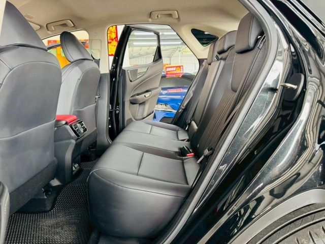 菁英版配備~I-KEY/摸門/360環景/盲點/腳踢電尾門/車道偏離/ACC/CARPLAY/電熱椅/換檔撥片(北安店)  第5張相片
