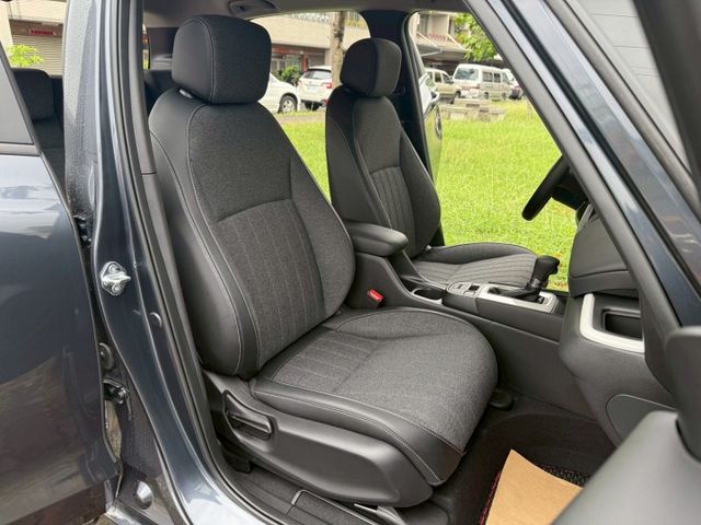 配備~-I-KEY/摸門/盲點/車道偏離/ACC/倒車顯影/胎壓/防滑/AUTO HOLD/定速/恆溫 (海佃店)  第6張相片