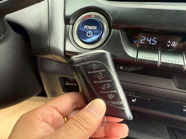 豪華版 原廠保養 配備~I-KEY/ACC/雙電動椅/盲點/環景/電尾門/LED頭燈 (海佃店)  第15張相片