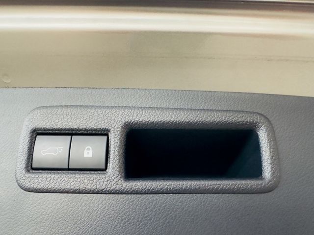 2020年式~菁英PLUS版 配備~I-KEY/雙電動椅/ACC/換檔撥片/倒車顯影/盲點/電尾門 (北安店)  第16張相片