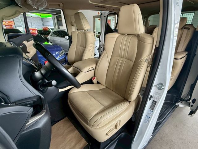 配備~I-KEY/摸門/雙電動座椅/四通風加熱椅/ACC/車道偏離/AUTO HOLD/360環景/雙電滑門 (北安店)  第4張相片