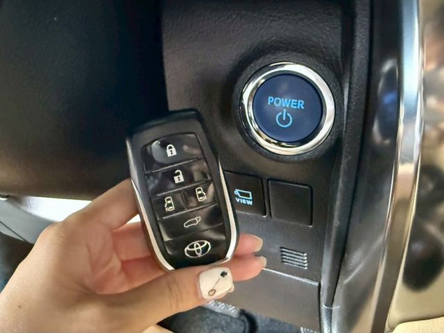 配備~I-KEY/摸門/雙電動座椅/四通風加熱椅/ACC/車道偏離/AUTO HOLD/360環景/雙電滑門 (北安店)  第14張相片