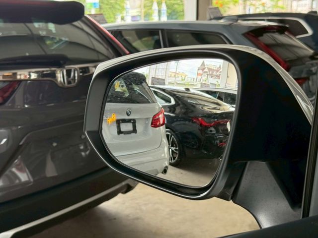 配備~I-KEY/摸門/雙電動座椅/四通風加熱椅/ACC/車道偏離/AUTO HOLD/360環景/雙電滑門 (北安店)  第15張相片