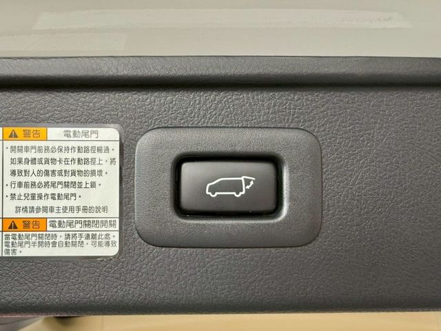 配備~I-KEY/摸門/雙電動座椅/四通風加熱椅/ACC/車道偏離/AUTO HOLD/360環景/雙電滑門 (北安店)  第16張相片