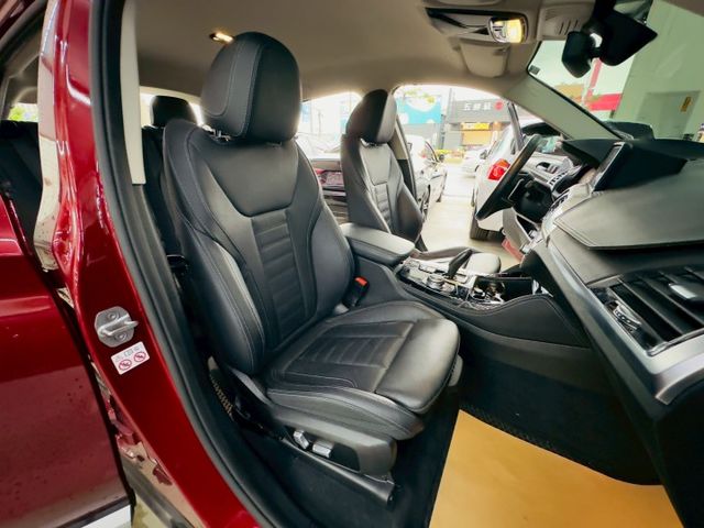 配備~I-KEY/摸門/360環景/盲點/HK音響/ACC/車道偏離/雙電動座椅/CARPLAY/電尾門 (北安店)  第6張相片