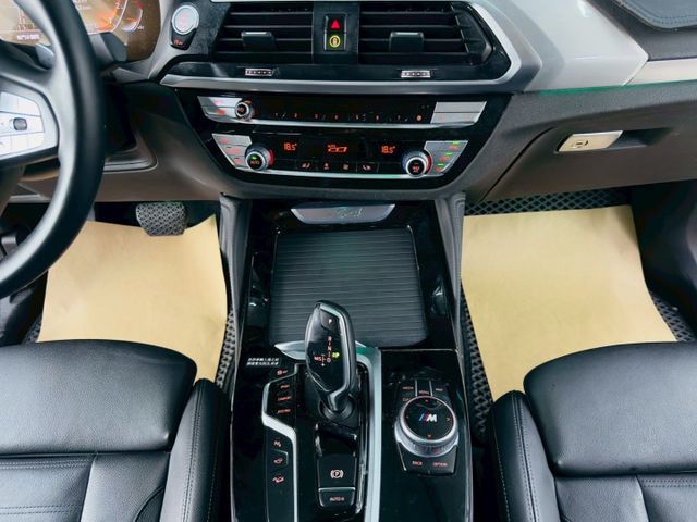 配備~I-KEY/摸門/360環景/盲點/HK音響/ACC/車道偏離/雙電動座椅/CARPLAY/電尾門 (北安店)  第11張相片