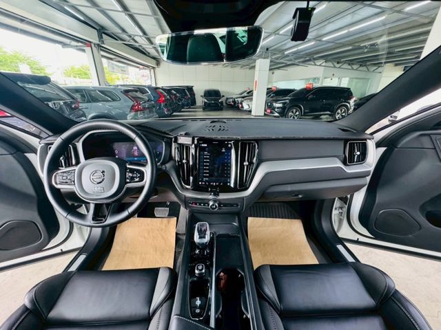 23年式 B5 U版 AWD配備~I-KEY/摸門/雙電動記憶椅/車道偏離/ACC/360環景/盲點/電尾門 (北安店)  第8張相片