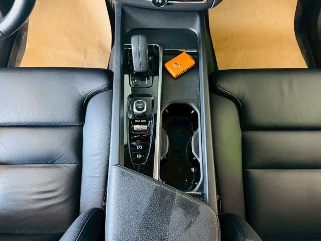 21年式B4 M版PLUS 配備~I-KEY/摸門/雙電動記憶椅/車道偏離/ACC/360環景/盲點/電尾門 (北安店)  第11張相片