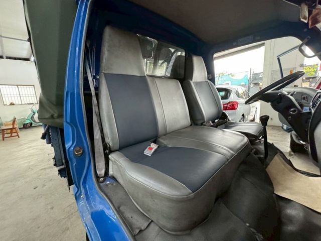 5速手排 大燈水平調整 全車原鈑件 可全貸 (北安店)  第5張相片